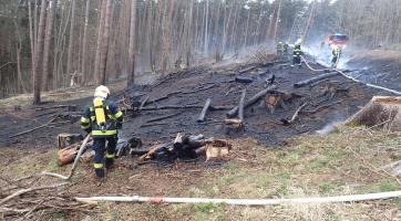 Silný vítr nadělal pořádnou paseku, hasiči zasahovali v průběhu celého dne