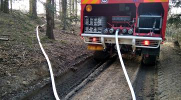 U obce Liptál na Vsetínsku hořel mladý les