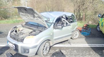 Vážná dopravní nehoda na Vsetínsku. Řidičku musel transportovat vrtulník