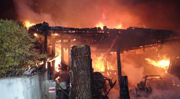 Devět hasičských jednotek vyjelo k požáru na Zlínsku