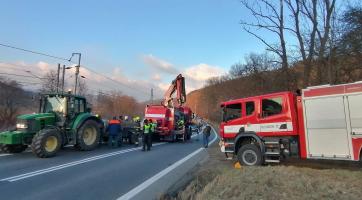 Hasiči zachraňovali uvízlé tele z koryta potoku