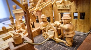 Vyřezávaný betlém Jana Vysloužila. Foto: Kateřina Nosková