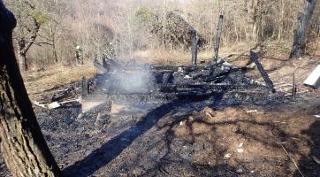 Perný den hasičů. Během úterý zasahovali hned u tří požárů