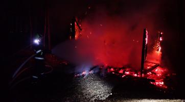 Perný den hasičů. Během úterý zasahovali hned u tří požárů