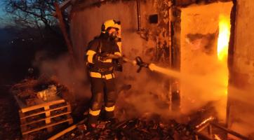 Ve Vizovicích hořela chalupa. Když přijeli hasiči, byla už celá v plamenech