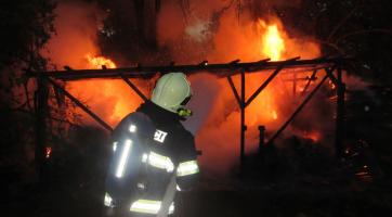 Hašení požáru hasičům zkomplikovalo volání o pomoc