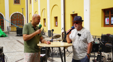 Na kafe do Cafe s Peterem Lipou