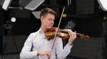 Na housle jsem začal hrát kvůli krásné houslistce z Merínku, říká houslista a zakladatel skupiny RB:Boys Radek Blahuš