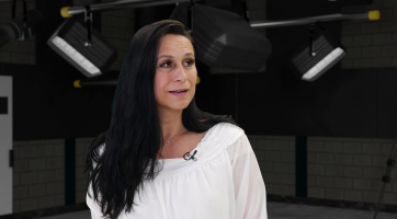 Díky Janu Antonínu Baťovi se z Otrokovic stalo moderní průmyslové město, vytvořením sochy vůči němu splácíme dluh, říká starostka Otrokovic Hana Večerková