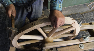 Dřevo (Augustin Krystyník, Josef Fryzelka, Jiří Mahr)