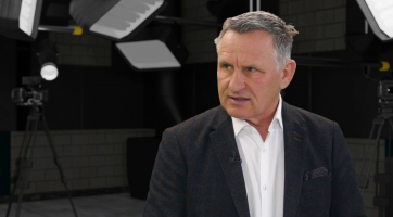 Rozhodnutím nepostavit novou nemocnici zvítězil byznys a prohrál občan, myslí si senátor Jiří Čunek