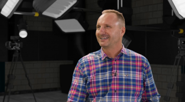 Na kouzelnickém mistrovství světa v Německu nás diskvalifikovali kvůli tomu, že děláme reklamu na slivovici, říká kouzelník Jiří Hadaš