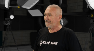 Původní sbor Svatého Pluka vymysleli studenti jako recesi na Svatopluk, říká sbormistr Svatého Pluka Jan Gajdošík