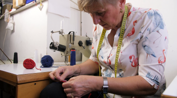 Šití a zdobení krojů (Eva Kašparová)