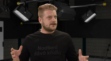 Večerní čaje v Baťově vile navazují na sto let starou tradici. Jde hlavně o to potkat se, užít si kulturní zážitek a být spolu, říká projektový a PR manažer Nadace Tomáše Bati Jakub Malovaný