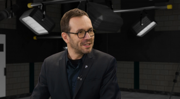 Nerad se ohlížím, protože pak vidím spoustu chyb a ty chyby bych nejradši pořád napravoval, říká herec a spisovatel Josef Kubáník