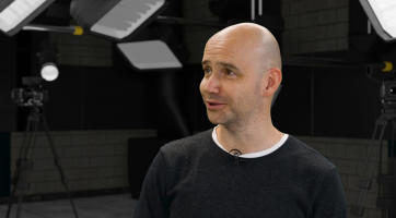 Dabování Hobbyho v Pobřežní hlídce mi asi nějakou popularitu přineslo, že by mi ale otevřelo nějaké brány, to ne. Hlavně mě to ale moc bavilo, říká herec a rozhlasový moderátor Pavel Vacek