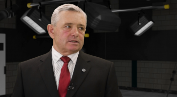 Očekávám obrovský boom v oblasti zateplování, šetření energií a rozvoji obnovitelných zdrojů, ať už je to vodík, fotovoltaika či větrná energie, říká senátor Josef Bazala