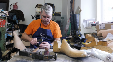 Výroba krojové obuvi (Jiří Hýža)