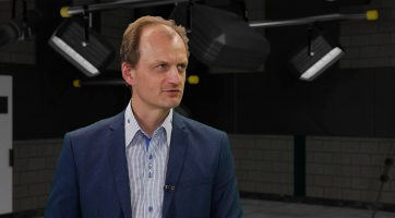 Elektrokoloběžky jsou úžasný, ale problematický fenomén. Po pádu dochází k vážným poraněním, nejčastěji v obličejovém skeletu, na předloktí a v oblasti kolene, říká primář ortopedie Martin Skládal