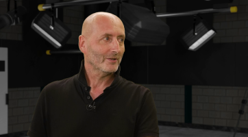 Praha má svůj rytmus. Mně vyhovuje náš moravský život, kdy člověk neslyší tramvaje, otevře okno a vidí Buchlov – naše moravská Hradčana, říká malíř a designér Pavel Trucla