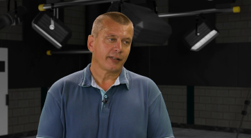 Plavci uplavali necelých 51 kilometrů, proudy jsou v kanálu La Manche tak velké, že plavete v podstatě z jedné řeky do druhé. Polovina týmu měla mořskou nemoc, říká trenér Oddílu sportovního plavání Hodonín Zdeněk Dvořák