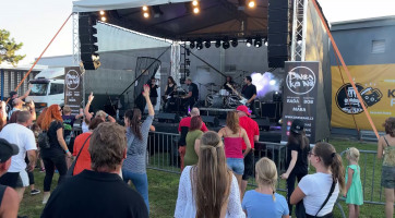 Kapela DneskaNe na Kroměřížských pivních slavnostech