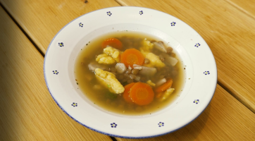 Čučková polévka s trhánkama a cvíboch