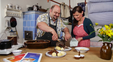 Martinská kachna s pěry a povidlovou máčkou