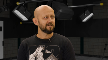 Při sólovýstupu v Tatrách mi padající balvan přeseknul lano a musel jsem bivakovat v polovisu. Zažil jsem nekonečně dlouhou noc, kdy se v mé hlavě vynořili všichni kostlivci, říká horolezec, tatér a včelař Jakub Novák