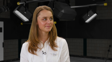 Divadelní festival Setkání/Encounter je přehlídkou toho, co je ve světě umění možné zhlédnout v jiných zemích. Letos škola popustila uzdu a studentům dává více autonomie, říká ředitelka festivalu Sonja Špačková