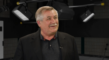 Dnes víme o každé změně účesu fotbalisty. O lidech, kteří v minulosti provozovali sport na světové úrovni, nevíme nic, proto jsem založil Národní házenkářský archiv. Dnes mám boxy narvané tisíci fotografií, říká novinář a statistik Vladimír Salčák