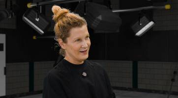 V Gazdině robě jsme chtěli ukázat kroje v celé jejich kráse, dodržet krojovou čistotu je ale strašně těžké. Doufám, že nás diváci nebudou pranýřovat, říká scénografka Eva Zezula