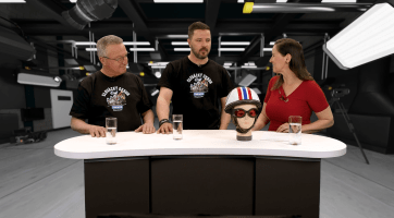 Slovácký okruh roste na oblíbenosti, protože je jeden z nejhezčích. Pro obyvatele Starého Města bydlící na trase okruhu máme vstupenky zdarma, říkají aktéři Slováckého okruhu Milan Šobáň ml. a Vít Kadeřábek