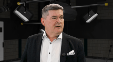 Kdyby přišel rozkaz, v řádu několika týdnů můžeme posílit výrobu pro ozbrojené složky na úkor komerční výroby. V tom je naše síla, říká Radek Hauerland z České zbrojovky