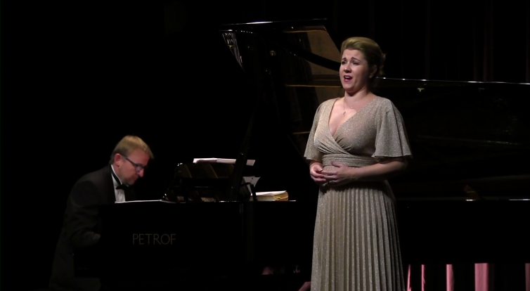 Na koncertu k 17. listopadu ve Veselí nad Moravou vystoupila Kateřina Kněžíková