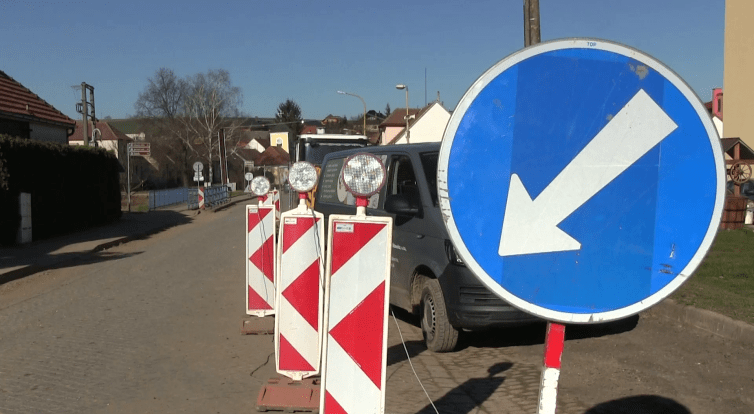 Stavba společné kanalizace tří obcí komplikuje dopravu