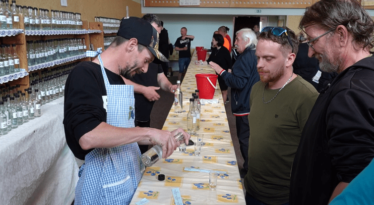 Na tradičním koštu pálenek v Radějově bylo k ochutnání přes tisíc vzorků