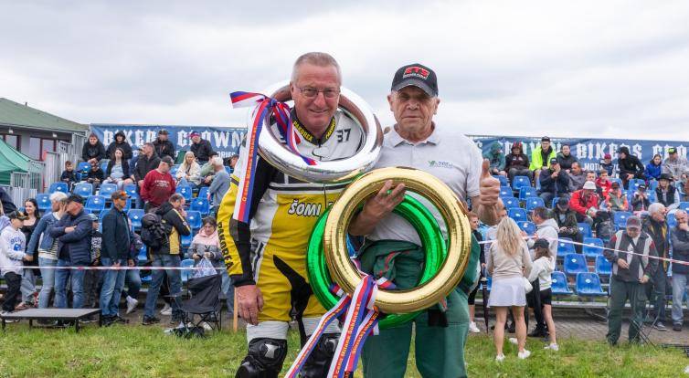 Slovácký okruh přilákal rekordní počet jezdců. Dařilo se domácím, pro favorita letěl vrtulník