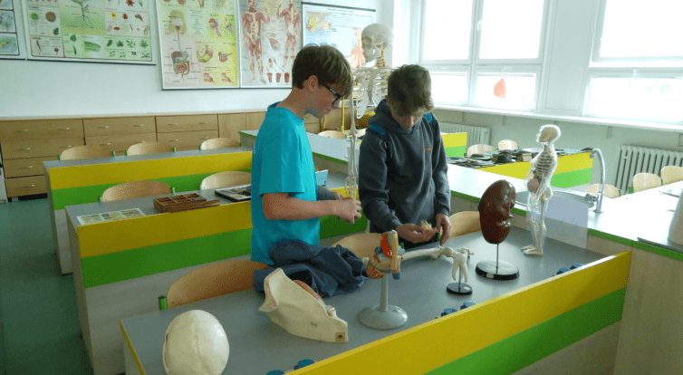 Budova základní školy oslavila půlstoleté výročí