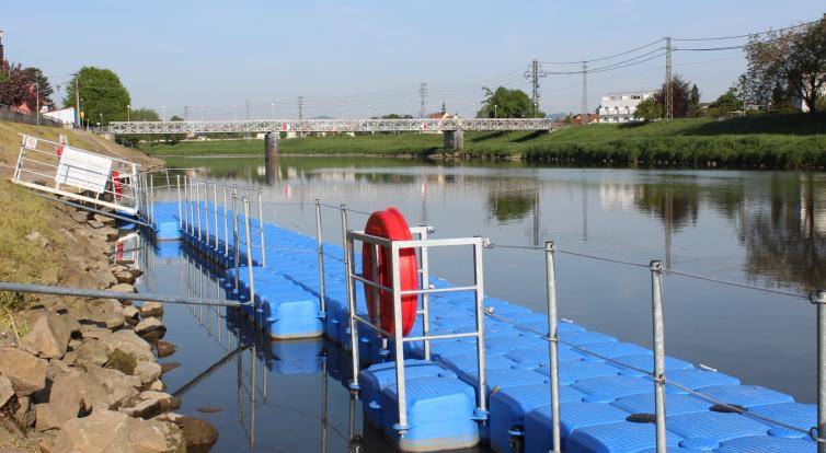 Nové plovoucí molo v Uherském Hradišti už vyhlíží první lodě