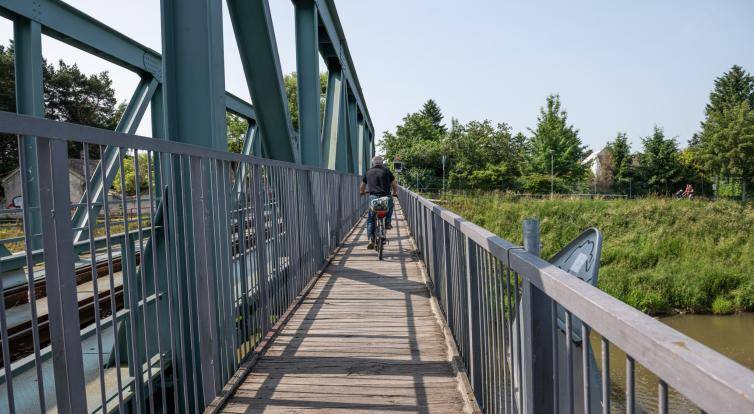 Kvůli rekonstrukci se uzavře lávka na železničním mostě na trati Kroměříž - Zborovice