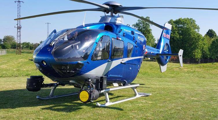 Po dvaasedmdesátileté houbařce u Komni pátraly desítky lidí včetně vrtulníkuŠťastný konec mělo pátrání po dvaasedmdesátileté ženě, která se při hledání hub oddělila od své rodiny a ztratila se v lese. Do akce byli postupně zapojeni policisté včetně vrtulníku, hasiči i záchranáři.  Leží a je unavená  K události došlo ve čtvrtek před patnáctou hodinou v lese v katastrálním území Komňa na Uherskohradišťsku.  „Žena se krátce po poledni oddělila od rodinné skupiny při sbírání hub a ztratila se. Po nějaké době už