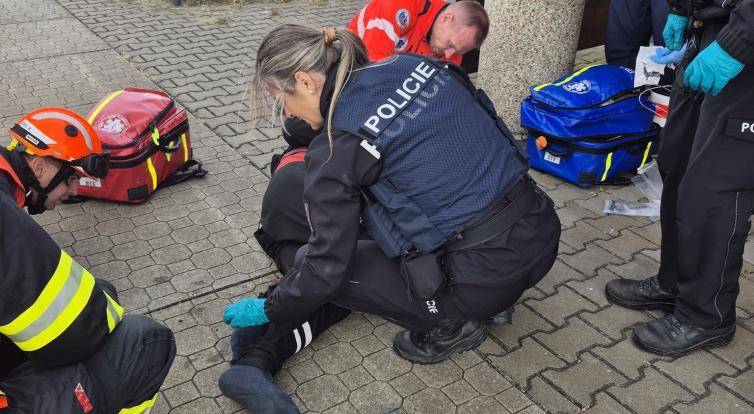 Středa ve znamení nehod. Na Kroměřížsku srazil vlak člověka, 70 cestujících museli evakuovat