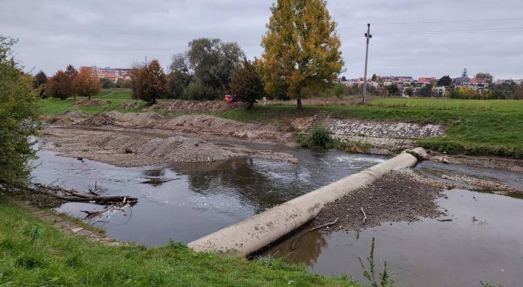 Povodí Moravy opravuje splav na Dřevnici, který poničily loňské povodně