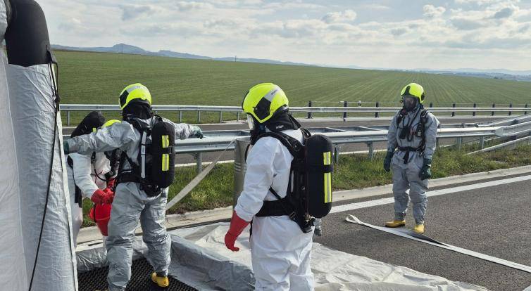 Dálnice D49 u Fryštáku posloužila jako místo nácviku mimořádné události