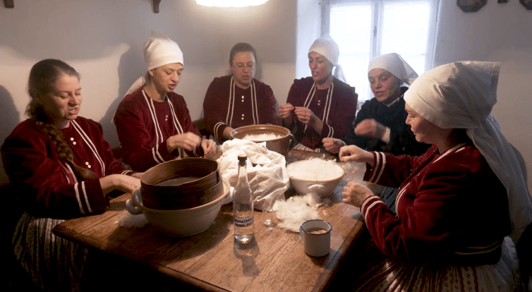 Advent v Rochusu připomněl staré tradice od draní peří až po věštění z olova