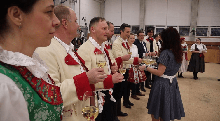 Na Krojový ples Mikroregionu Buchlov dorazilo 250 krojovaných