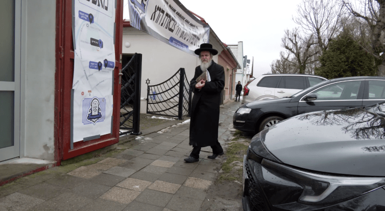 Do Holešova míří židovští poutníci z celého světa