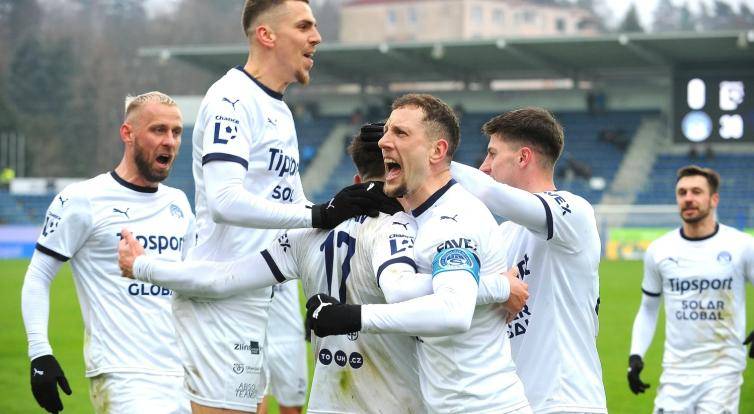 Slovácko slaví první jarní výhru. S Pardubicemi pomohl VAR i vlastní gól